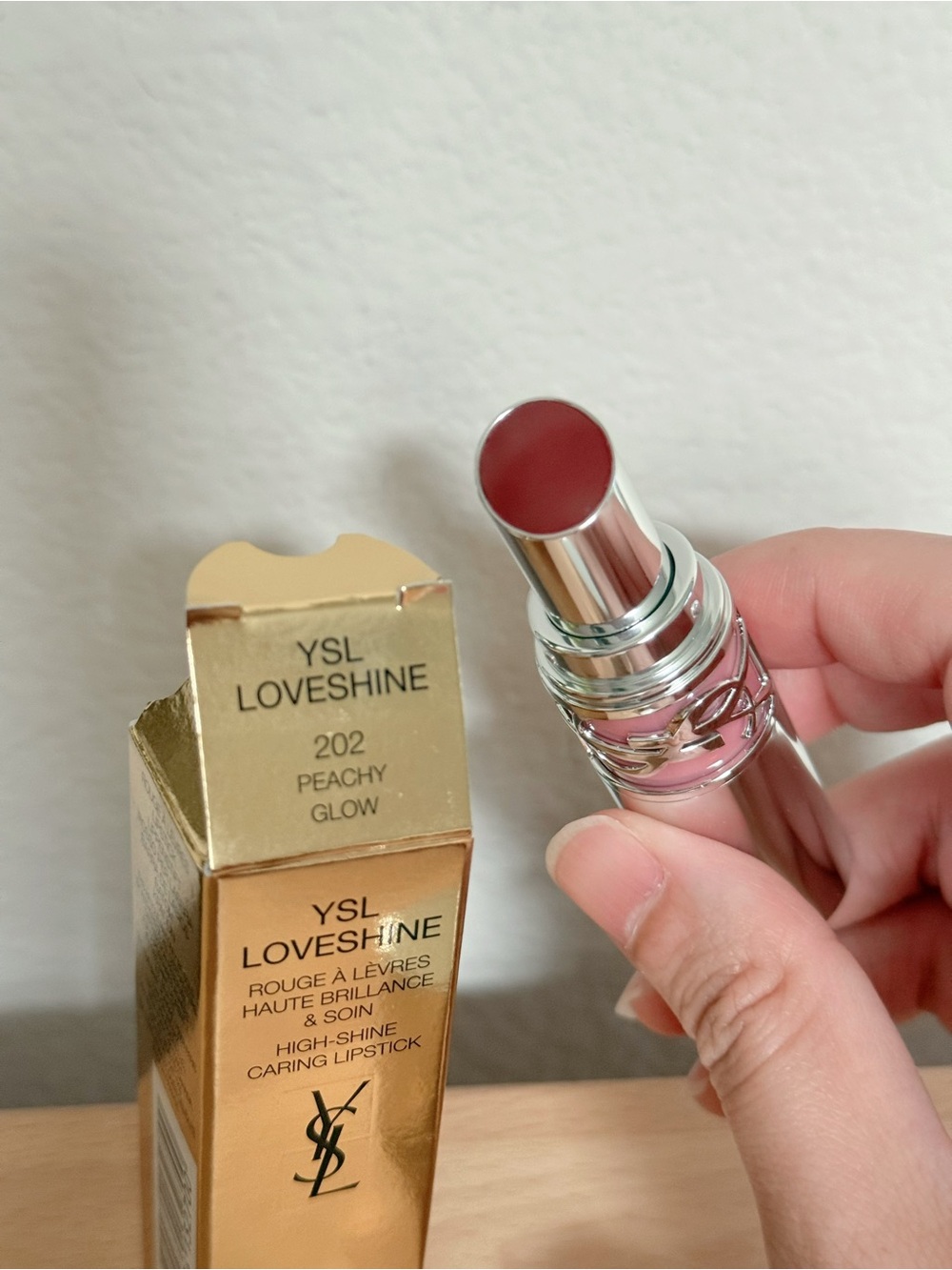 Yves Saint Laurent YSL LoveShine Lipstick 202 Peachy Glow - Picture 3 of 5